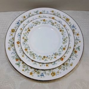 6 Plates Royal Doulton Ainsdale English Fine Bone China Vintage Dinnerware